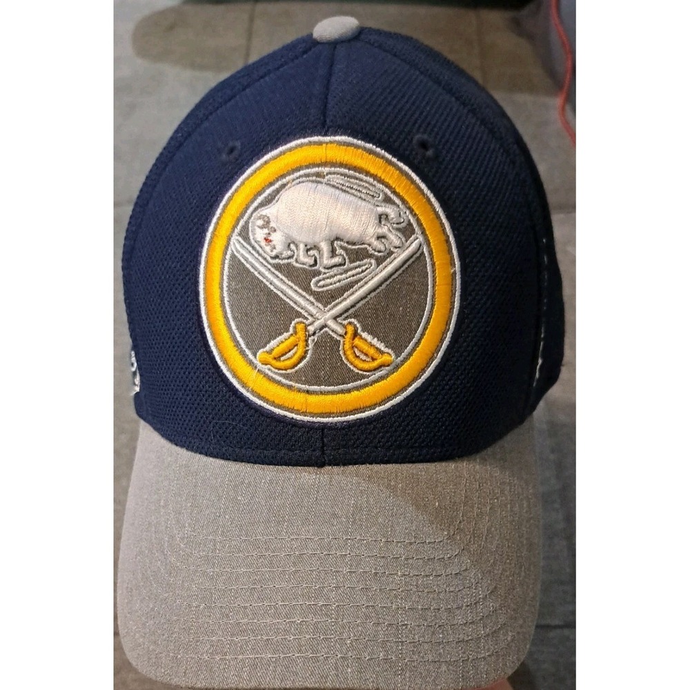 Buffalo Sabres Reebok Center Ice Fitted Cap Hat - Sz S/M Clean‎ Retro Logo NWOT